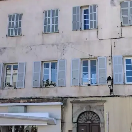Joli Bien Place LʼÎle-Rousse